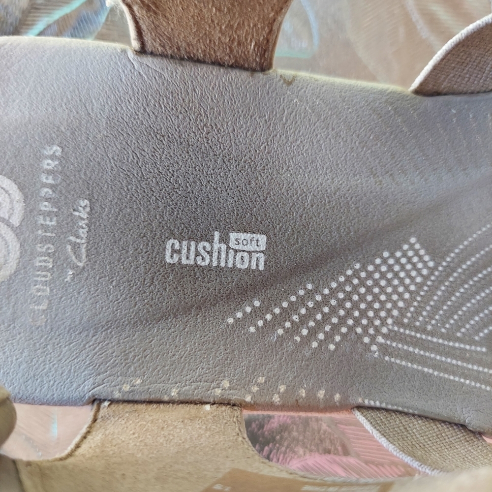 Clarks Gray / White Women's Sandals. Size 8M. Comfy Soft - Picture 6 of 6